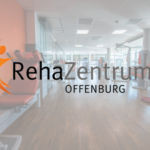 RehaZentrum Offenburg Logo und Geräte im Hintergrund