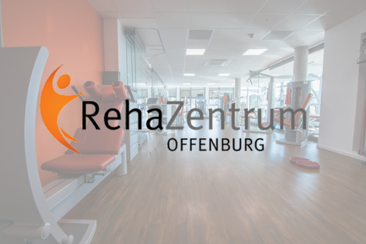 RehaZentrum Offenburg Logo und Geräte im Hintergrund